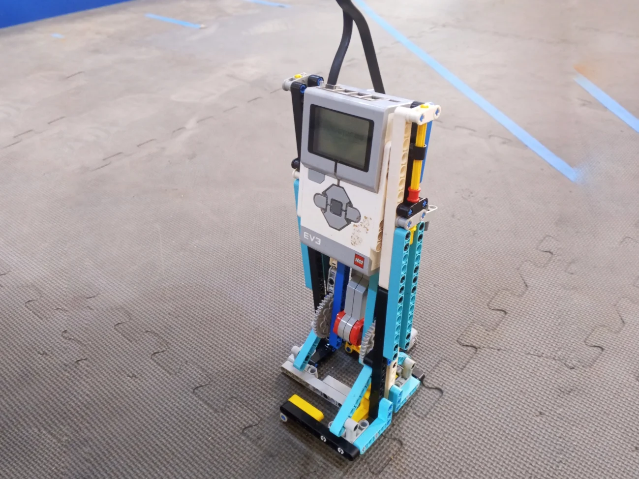 Walking Robot built by Ogbole Favour
